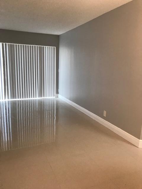 EDGEWATER - Residential Lease