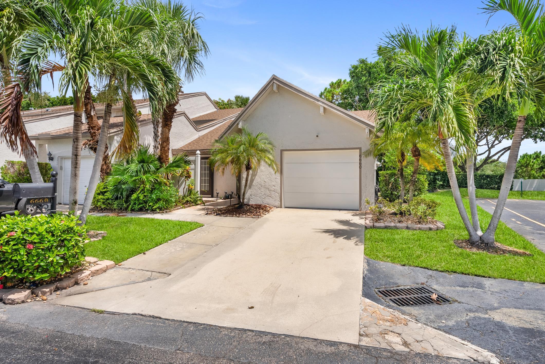 6660 CANARY PALM Circle