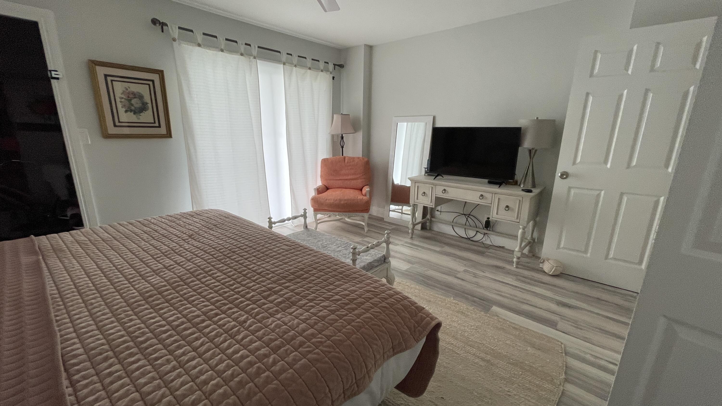 HUNTINGTON LAKES SEC TWO CONDOS - Residential Lease