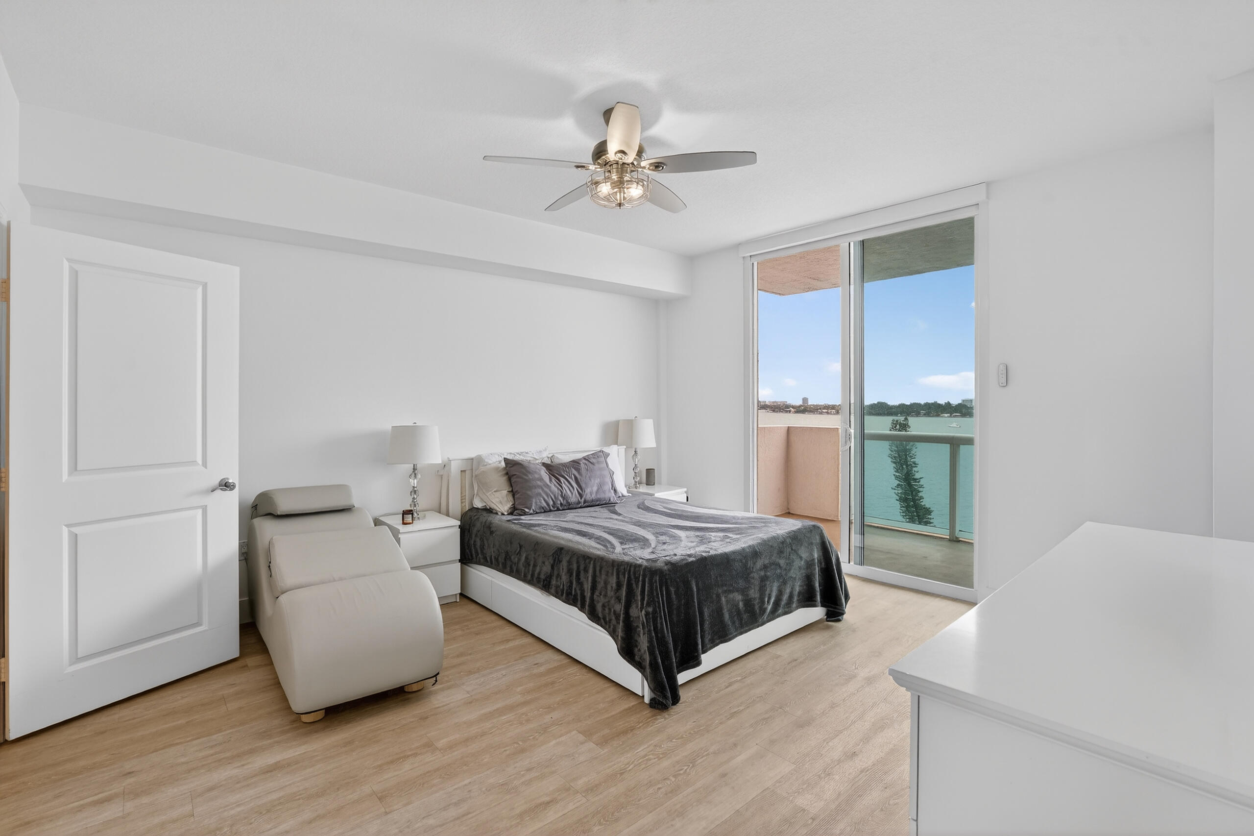 360 CONDO B - Residential