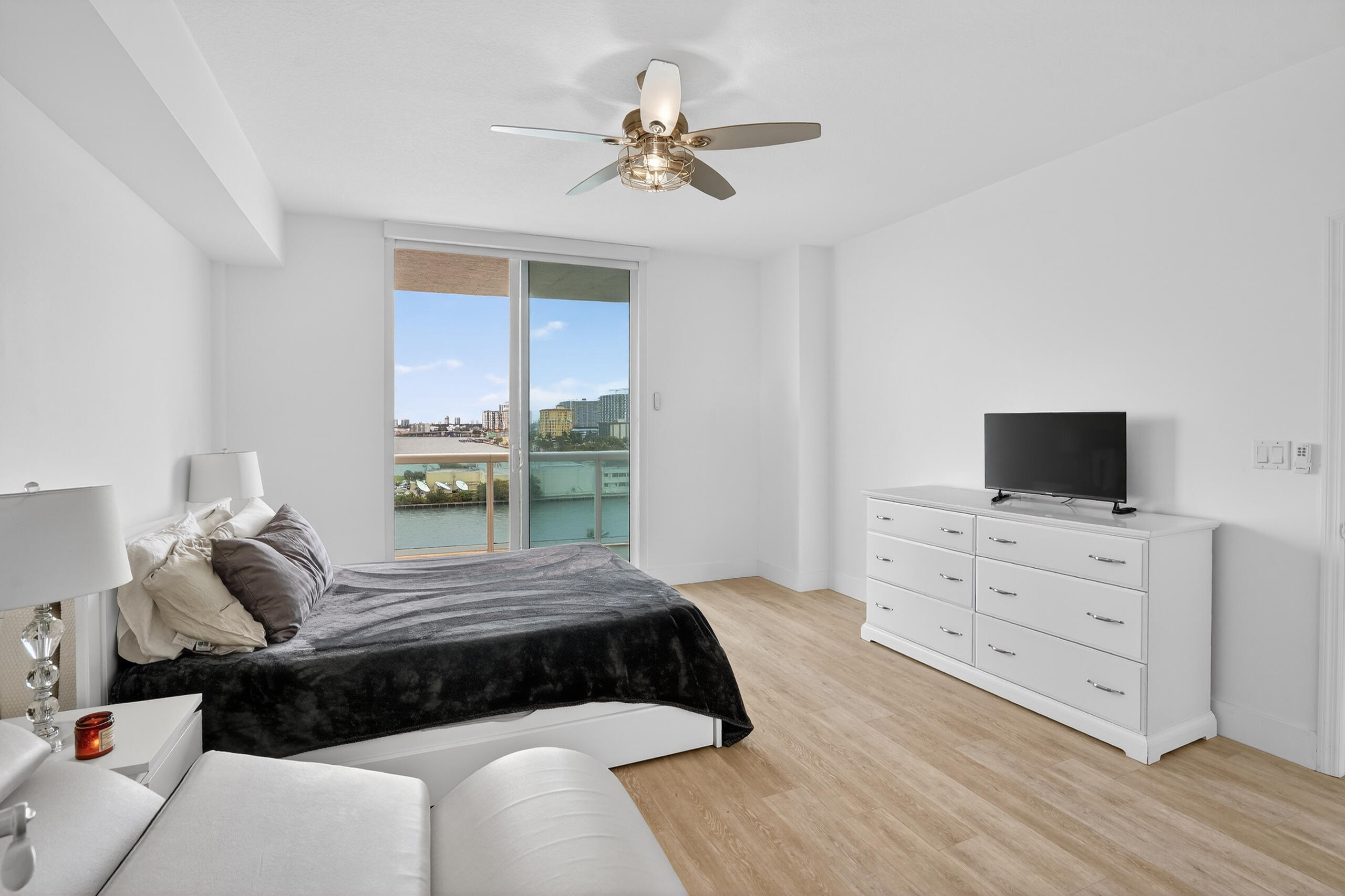 360 CONDO B - Residential