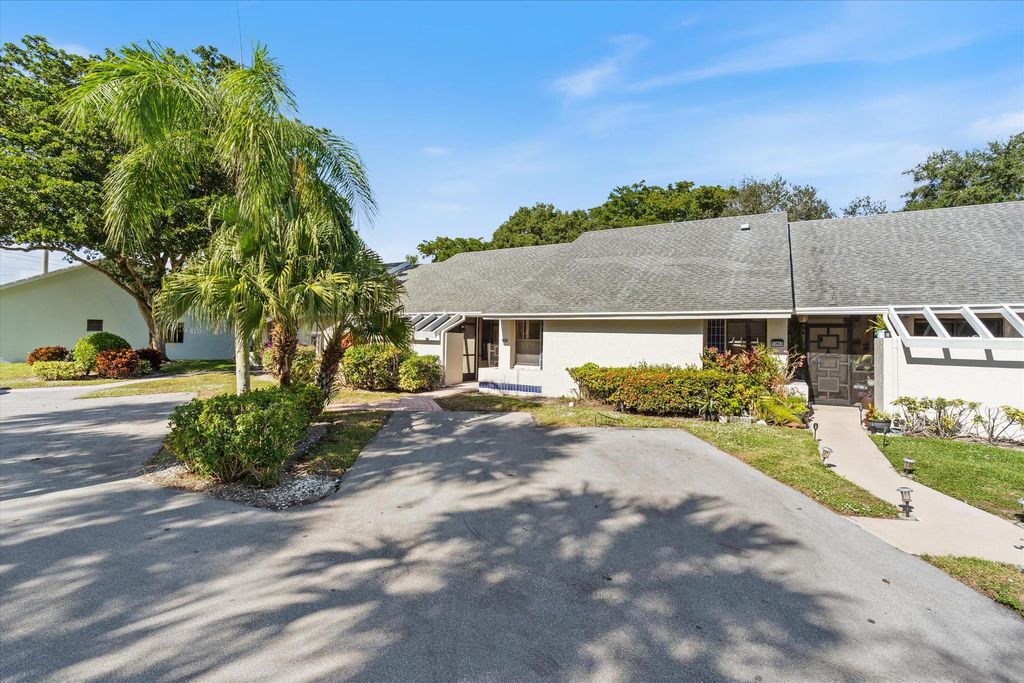 Photo of 10967 Lake Front Place, Boca Raton, FL 33498 (MLS # R11146550)