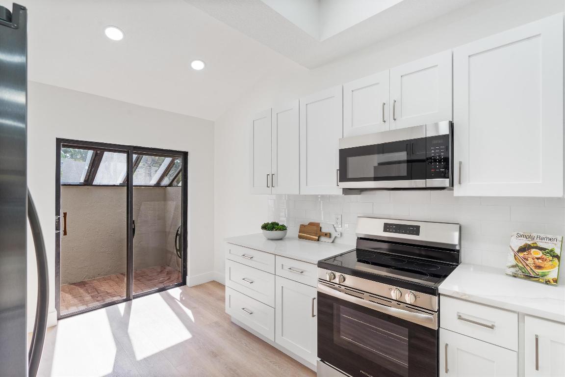 10967 Lake Front Place