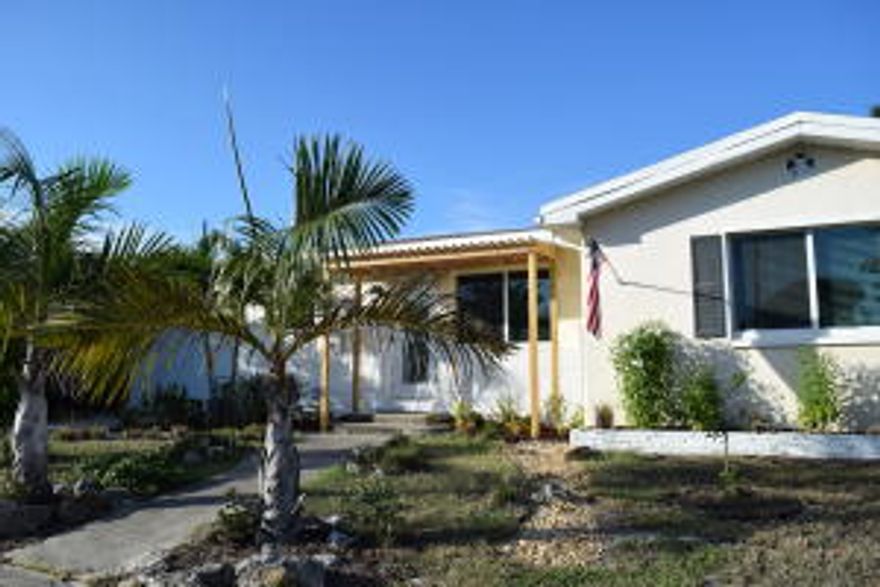 BUNGALOW STYLE 3 BEDROOM 2 BATH HOME IN COLLEGE PARK. THE MAIN LIVING AREA HAS A GORGEOUS BEAMED CEILING, AND ORIGINAL OAK HARDWOOD FLOORS. GALLEY KITCHEN WITH GAS RANGE. THE ROOMS IN THIS HOME ARE VERY SPACIOUS. ALL WINDOWS ARE HURRICANE IMPACT GLASS. FENCED YARD, AND LOVELY SCREENED BACK PORCH. THE 3RD BEDROOM IS MORE LIKE A MOTHER-IN-LAW SUITE, WITH IT'S OWN KITCHENETTE, AND FULL BATH. THERE IS ALSO A ONE CAR GARAGE, AND SEPARATE LAUNDRY ROOM.