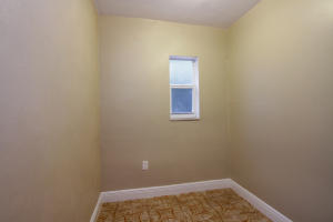 BISCAYNE GARDENS SEC E PART 6 - Residential Lease