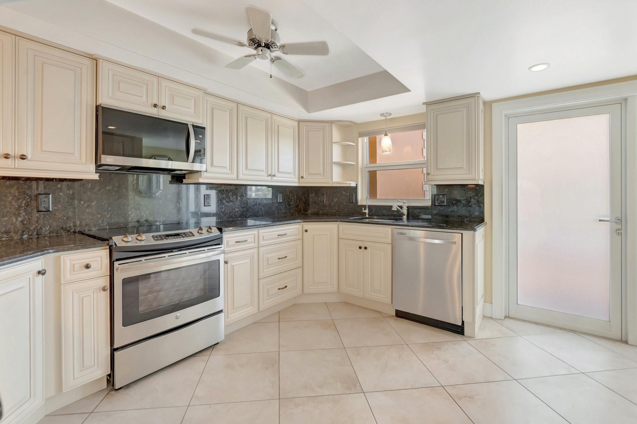 725 N Riverside Dr 205