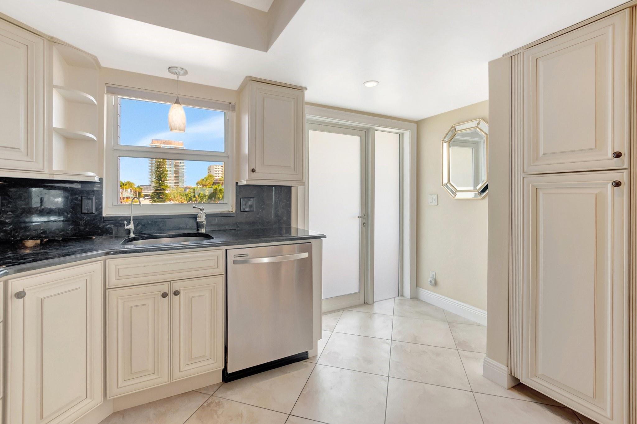 725 N Riverside Dr 205