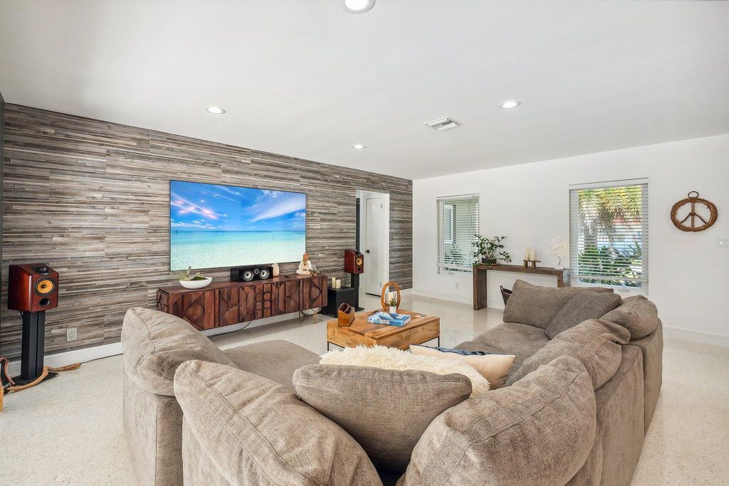 Photo of 1132 SW 13th Avenue, Boca Raton, FL 33486 (MLS # R11073669)