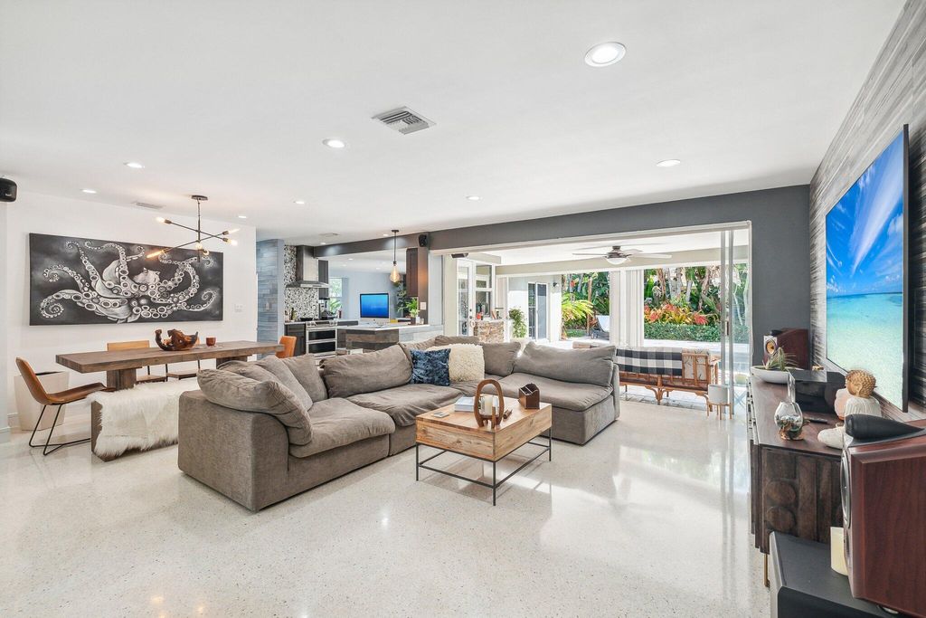 Photo of 1132 SW 13th Avenue, Boca Raton, FL 33486 (MLS # R11073669)