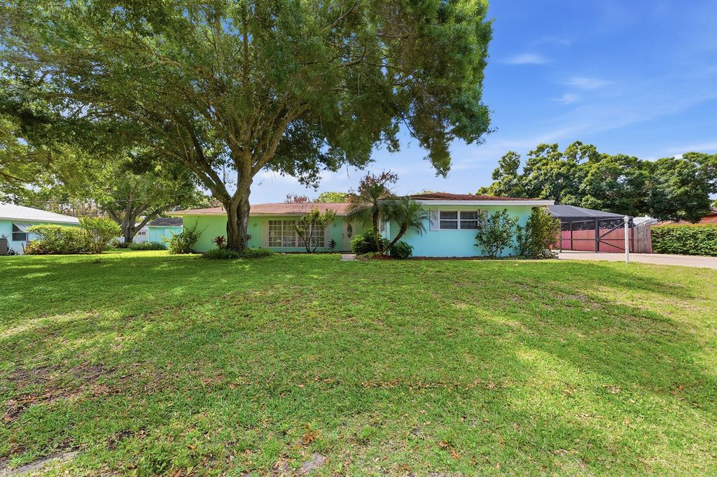 Photo of 2115 15th Place, Vero Beach, FL 32960 (MLS # B26015263)