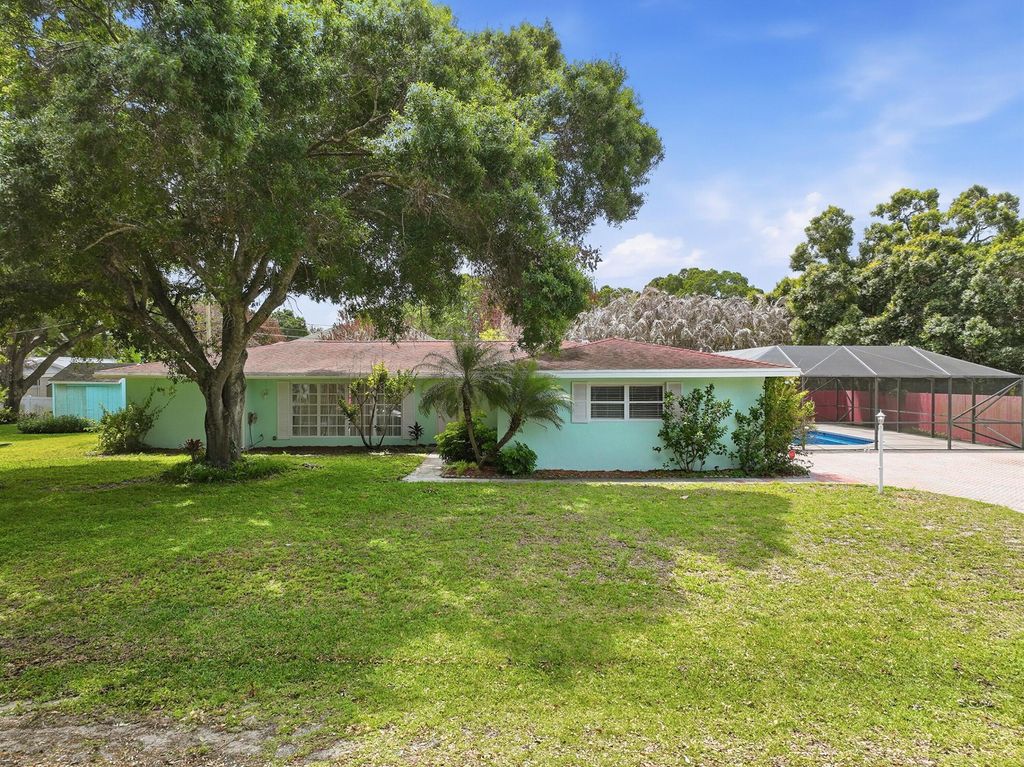 Photo of 2115 15th Place, Vero Beach, FL 32960 (MLS # B26015263)