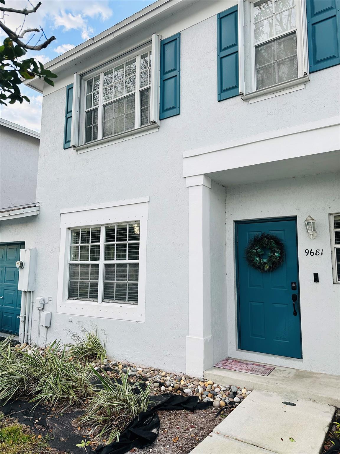 Don’t miss this exceptional opportunity to lease a stunning and spacious townhouse with breathtaking golf course views.
This beautifully upgraded residence features a large one-car garage, a modern kitchen, and renovated bathrooms. Located in the highly sought-after community of Plum Harbor, this home welcomes you with an expansive entrance that opens into a bright and inviting living room.
Residents of Plum Harbor enjoy access to a range of amenities, including a swimming pool, clubhouse, tennis courts, and a playground. The community is also located near top-rated schools — and yes, pets are welcome!
There are too many additional features to list — come see it for yourself!