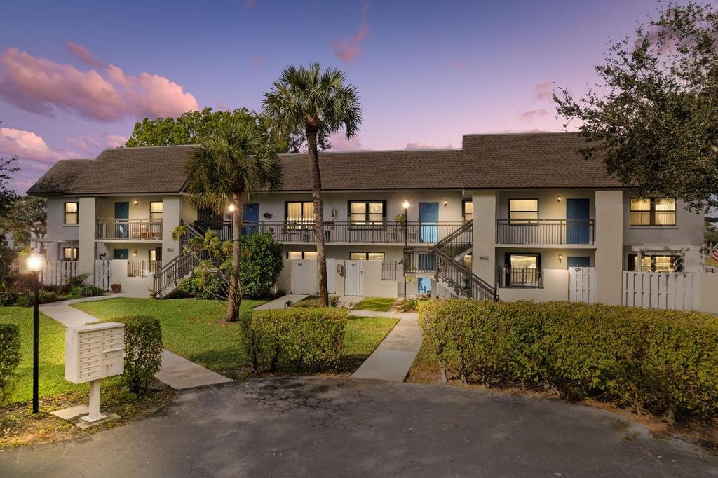 Photo of 2018 SW 29th Court #6-C-1, Delray Beach, FL 33445 (MLS # R11060893)