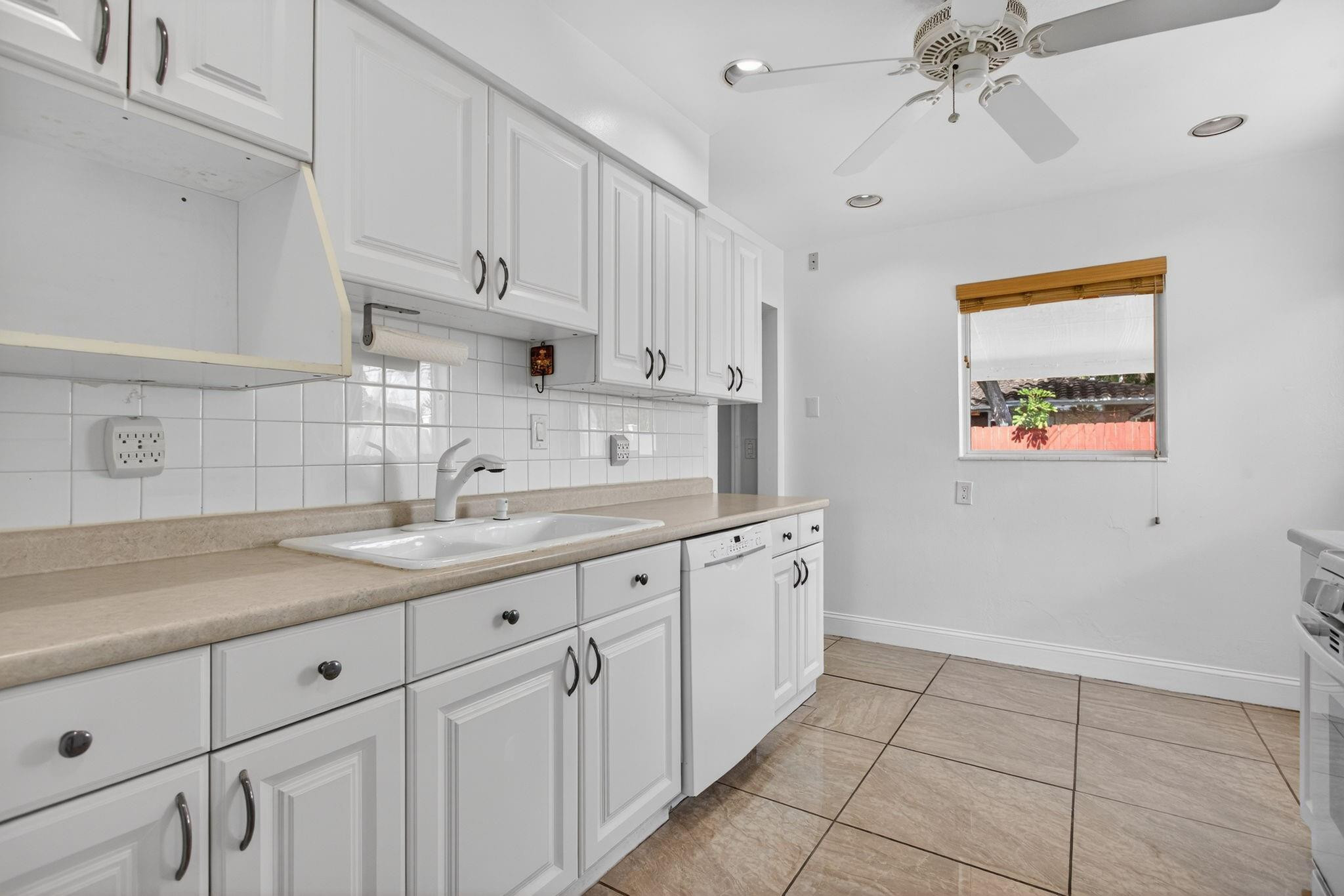 CORAL RIDGE ISLES - Residential Income