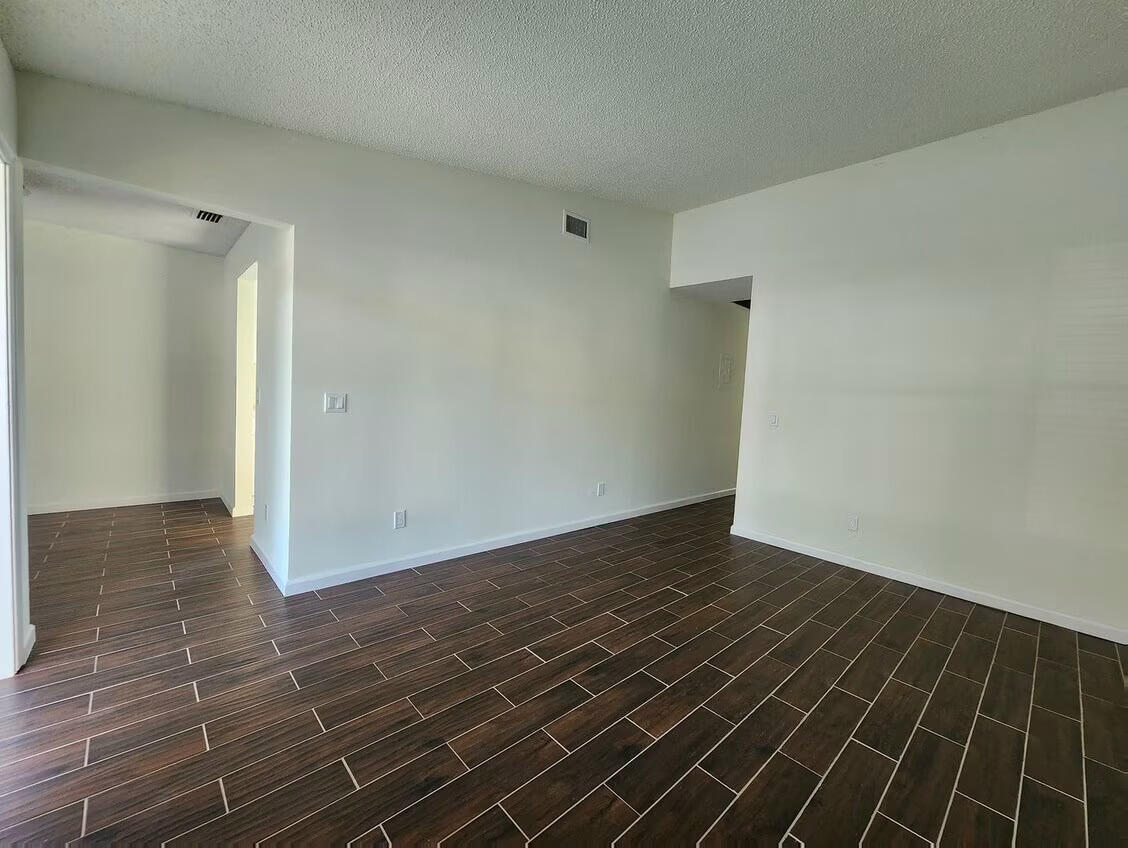 MIL-LAKE ESTATES ADD NO 1 - Residential Lease