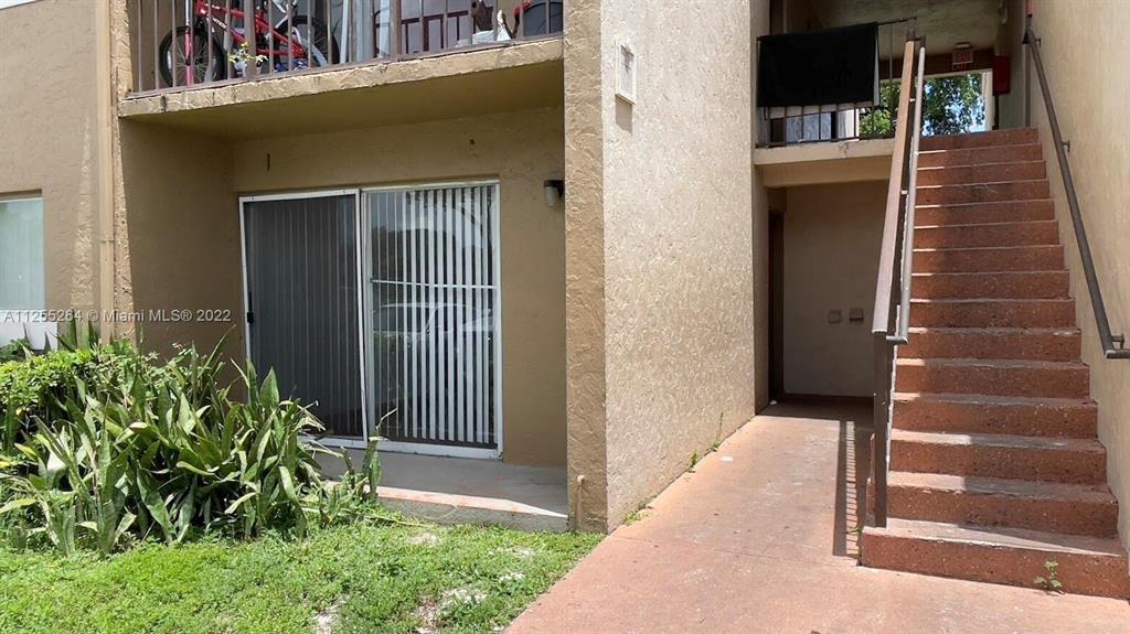 Brand new stove, brand new dishwasher, Come enjoy this rare 3 bedroom, 2 bathroom apartment in the beautifully groomed St. Andrews condo complex. The property is freshly painted, with laminate flooring. Conveniently located to major highways, PBI Airport, shops and GREAT schools. This is a first floor unit. The community has a clubhouse and pool!Schedule an appointment today!