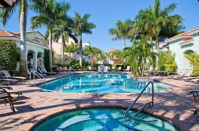 CENTRA Blue Lake Townhomes - Residential