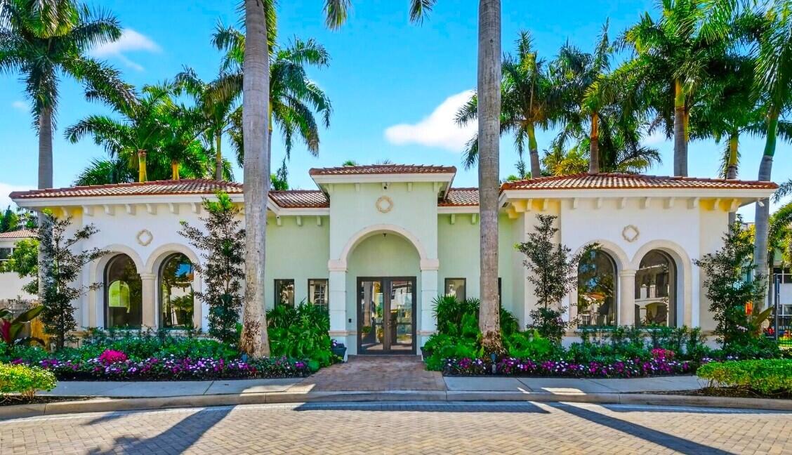 CENTRA Blue Lake Townhomes - Residential