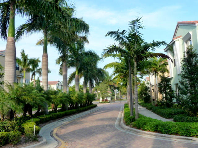 CENTRA Blue Lake Townhomes - Residential