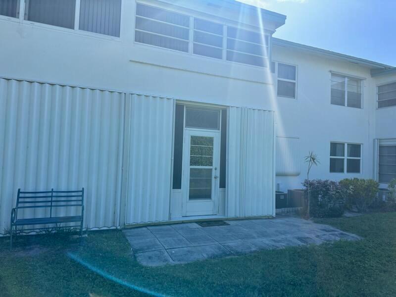 View photos, virtual tours, details... 1117 Lake Terrace 105