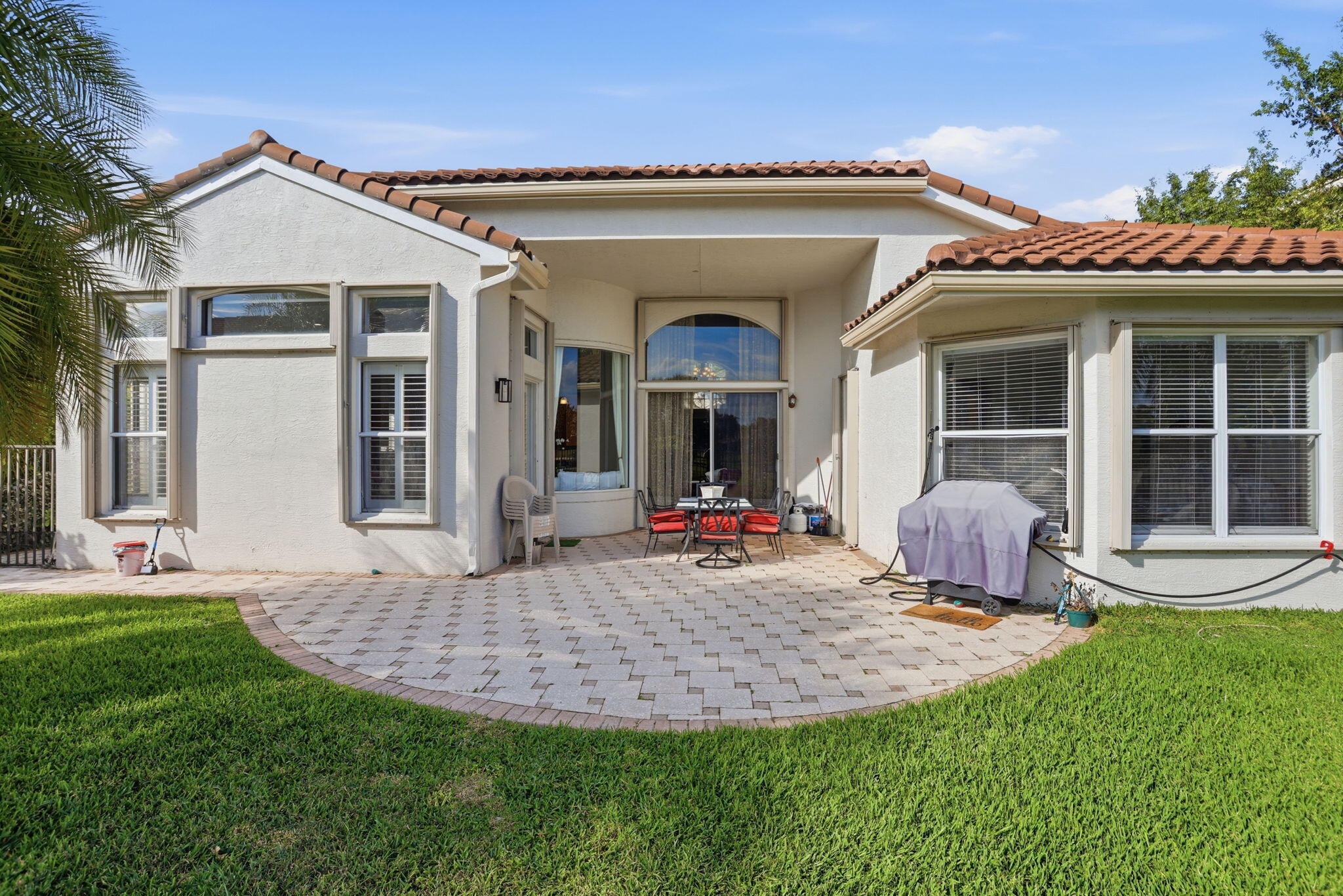 SATURNIA - Residential