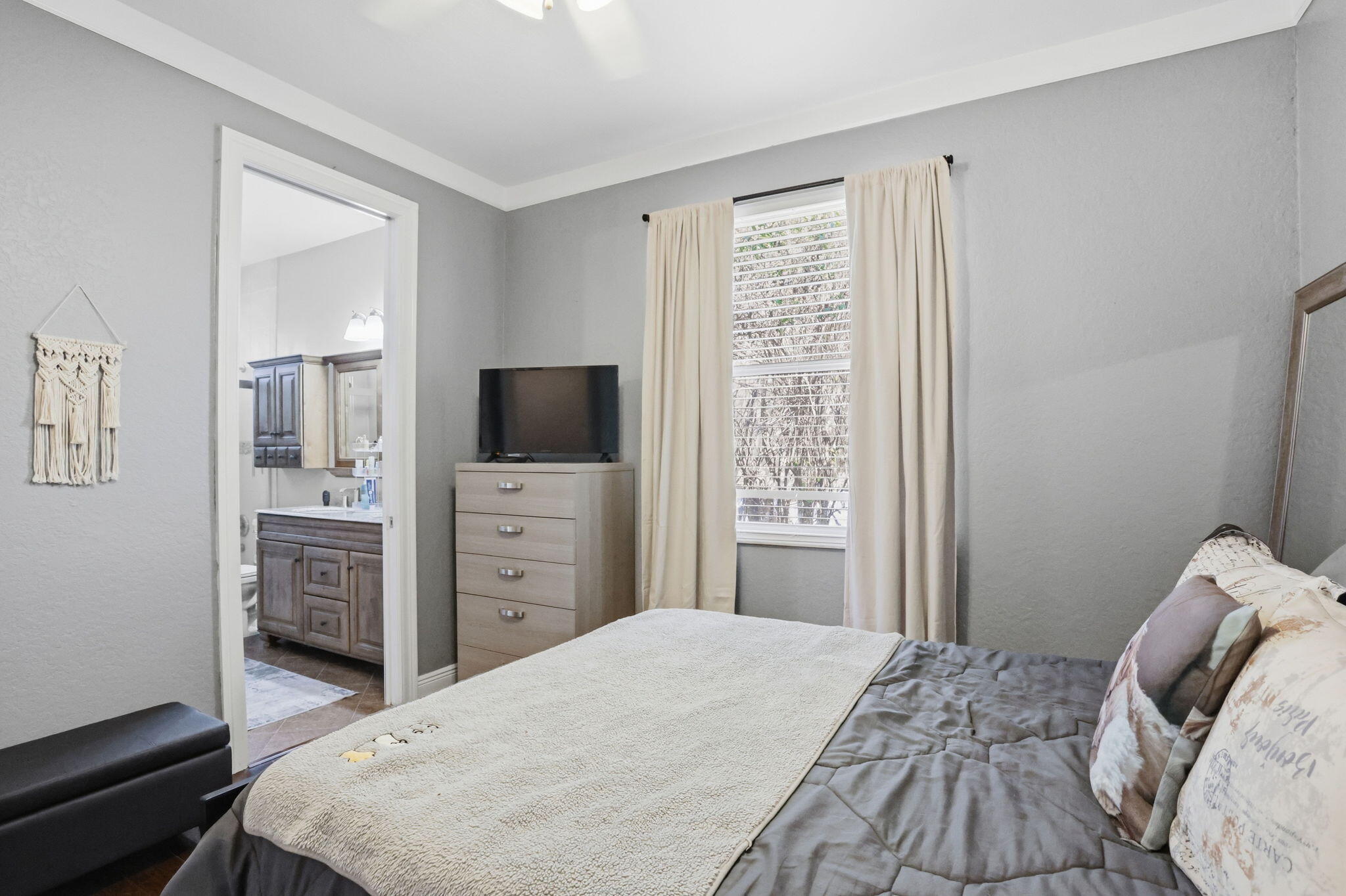 SATURNIA - Residential