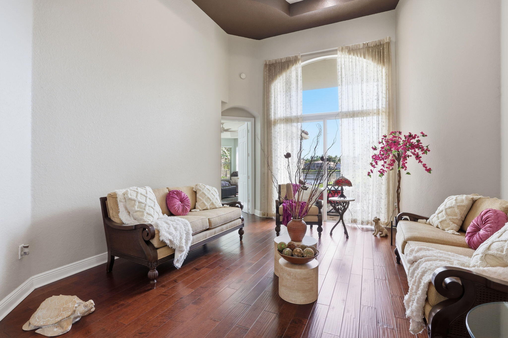 SATURNIA - Residential