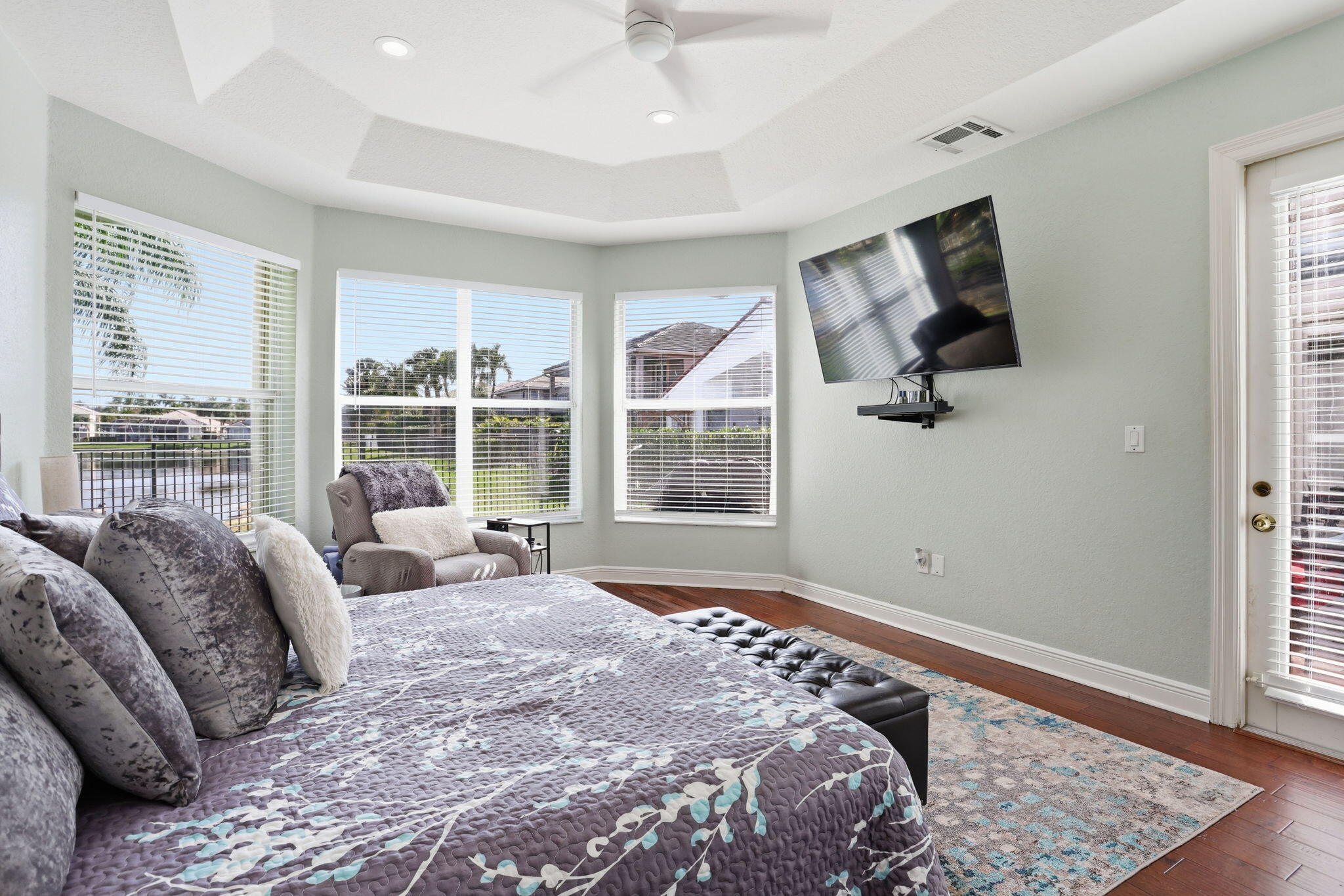 SATURNIA - Residential