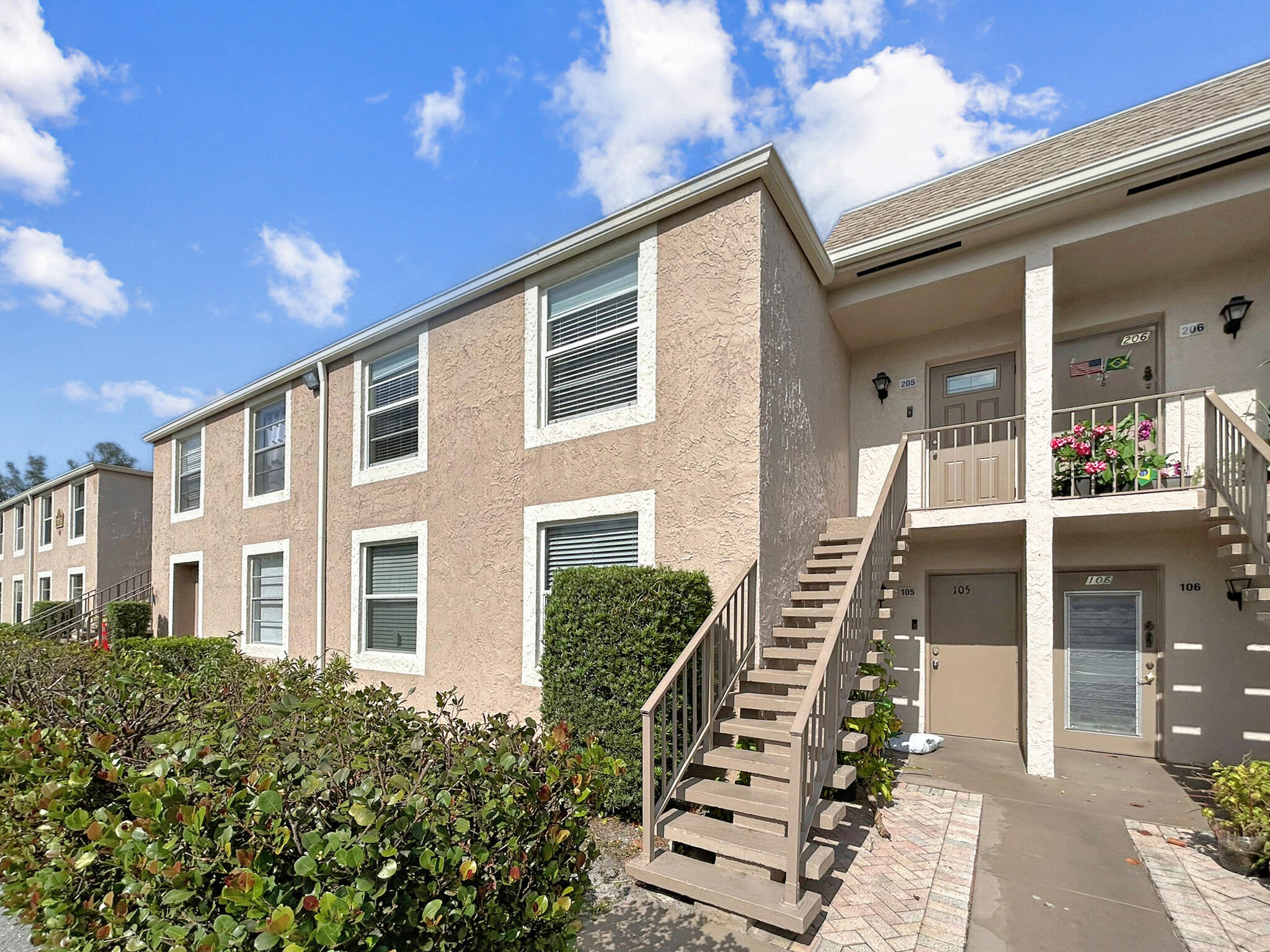 1 OF PALM SPRINGS 1 CONDO - Residential