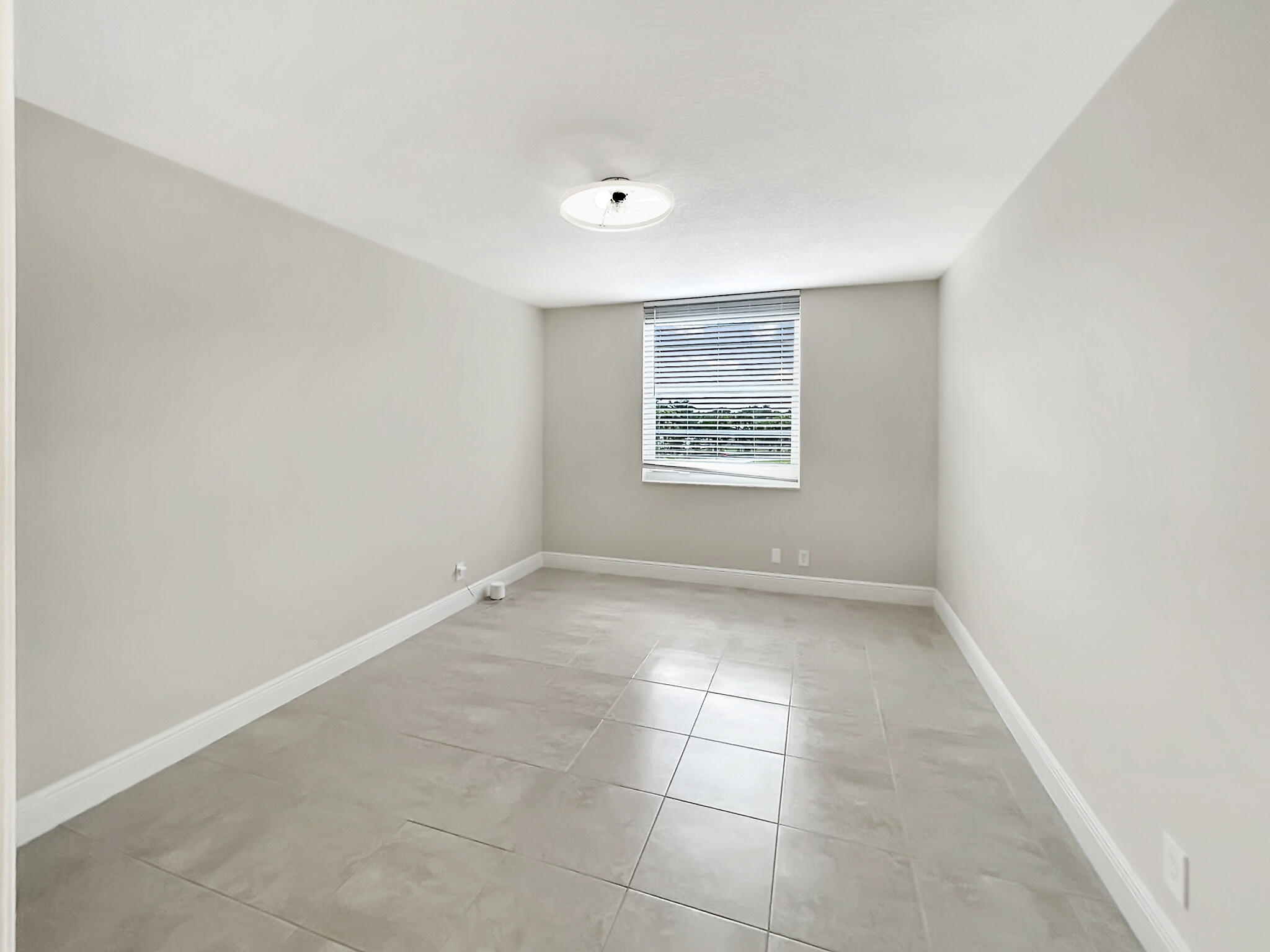 1 OF PALM SPRINGS 1 CONDO - Residential