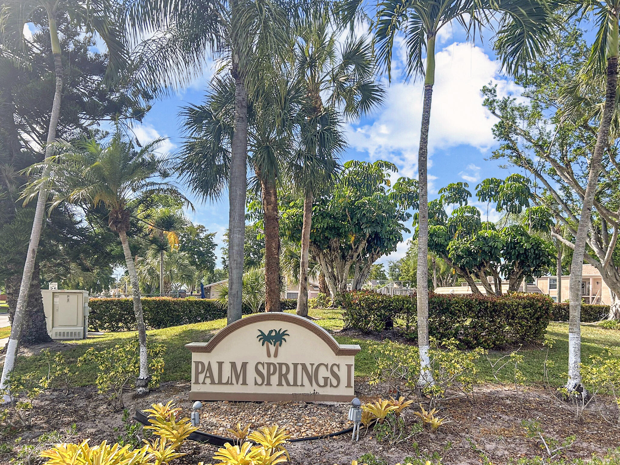 1 OF PALM SPRINGS 1 CONDO - Residential