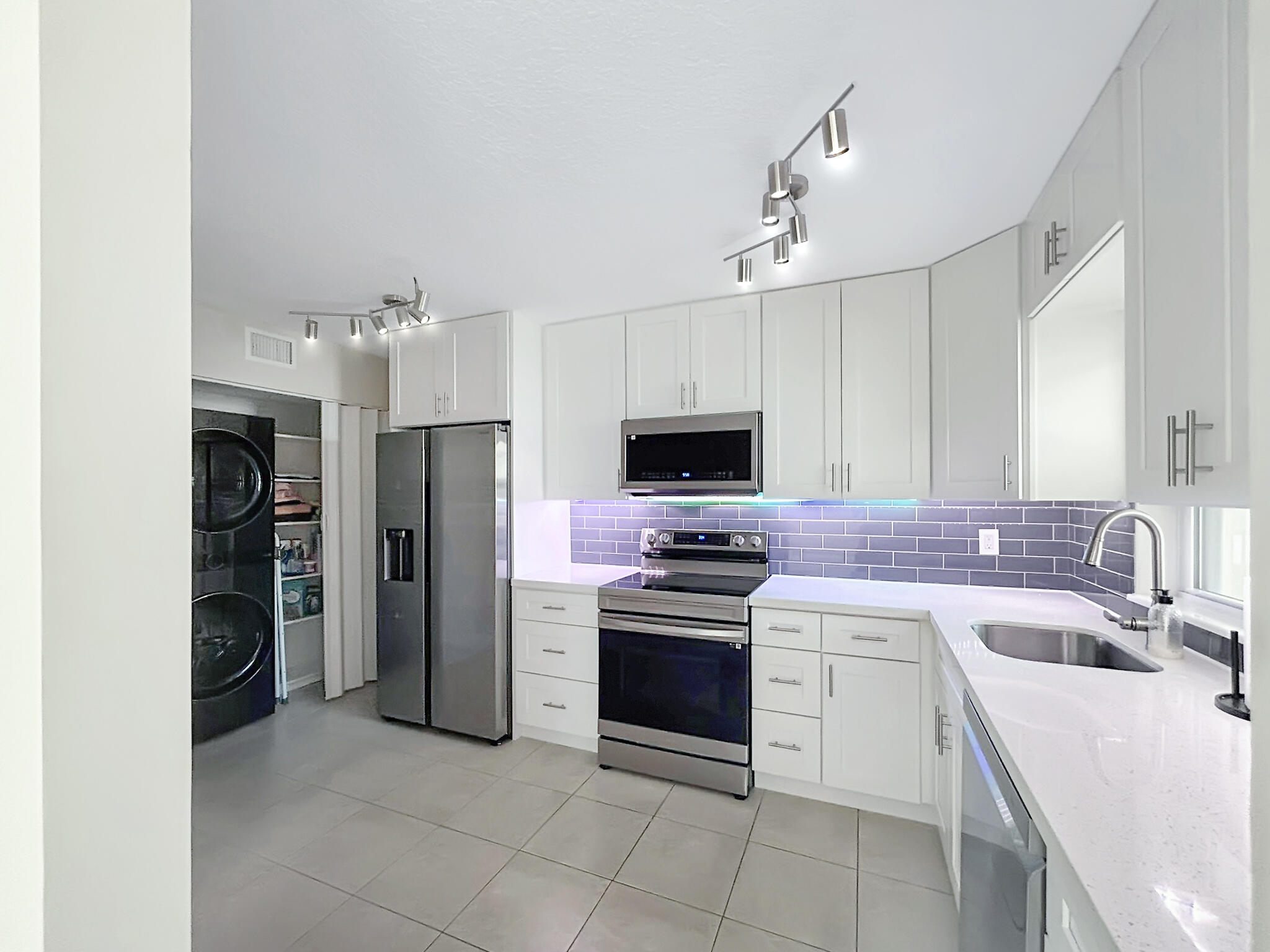 1 OF PALM SPRINGS 1 CONDO - Residential