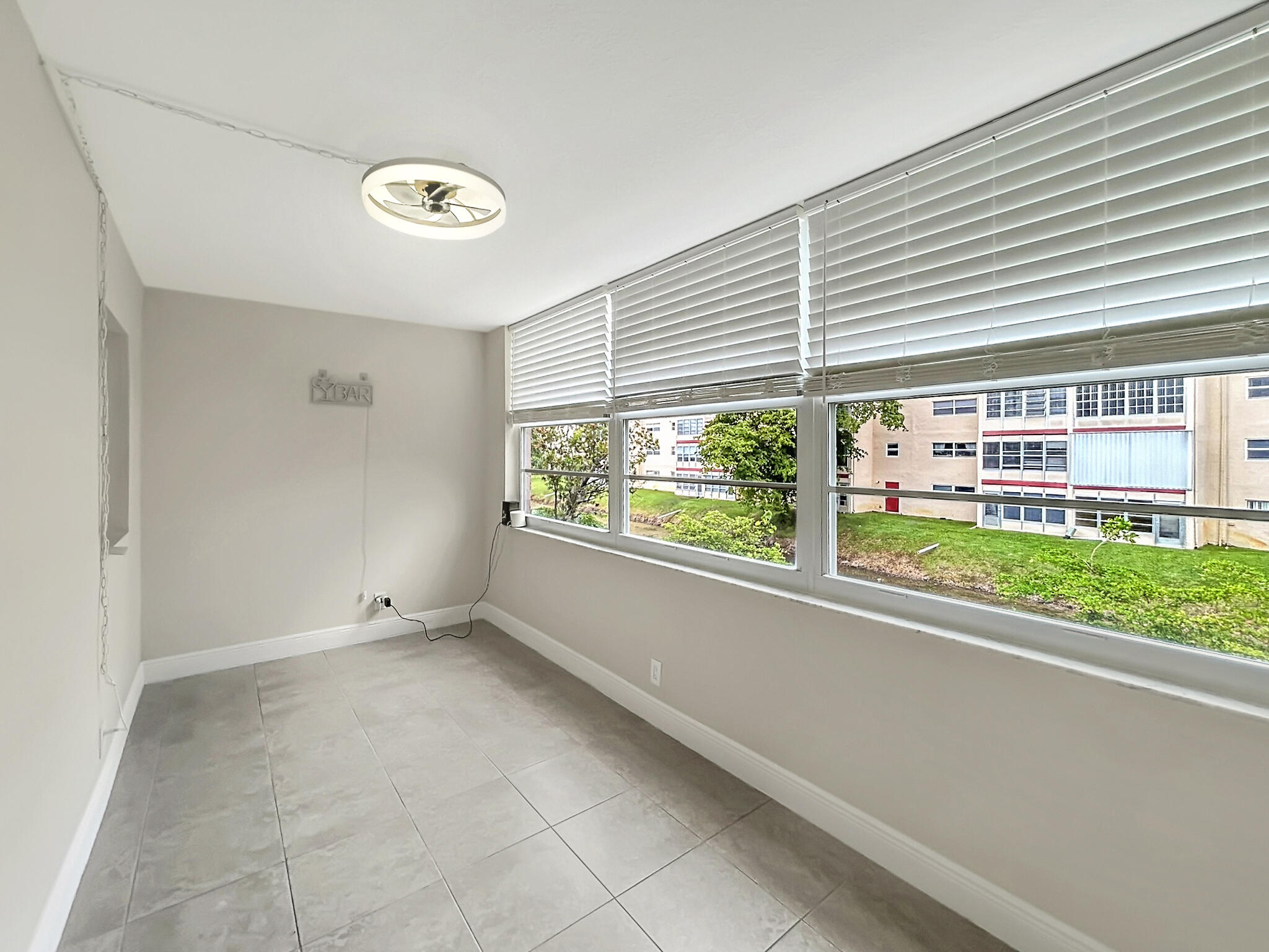 1 OF PALM SPRINGS 1 CONDO - Residential