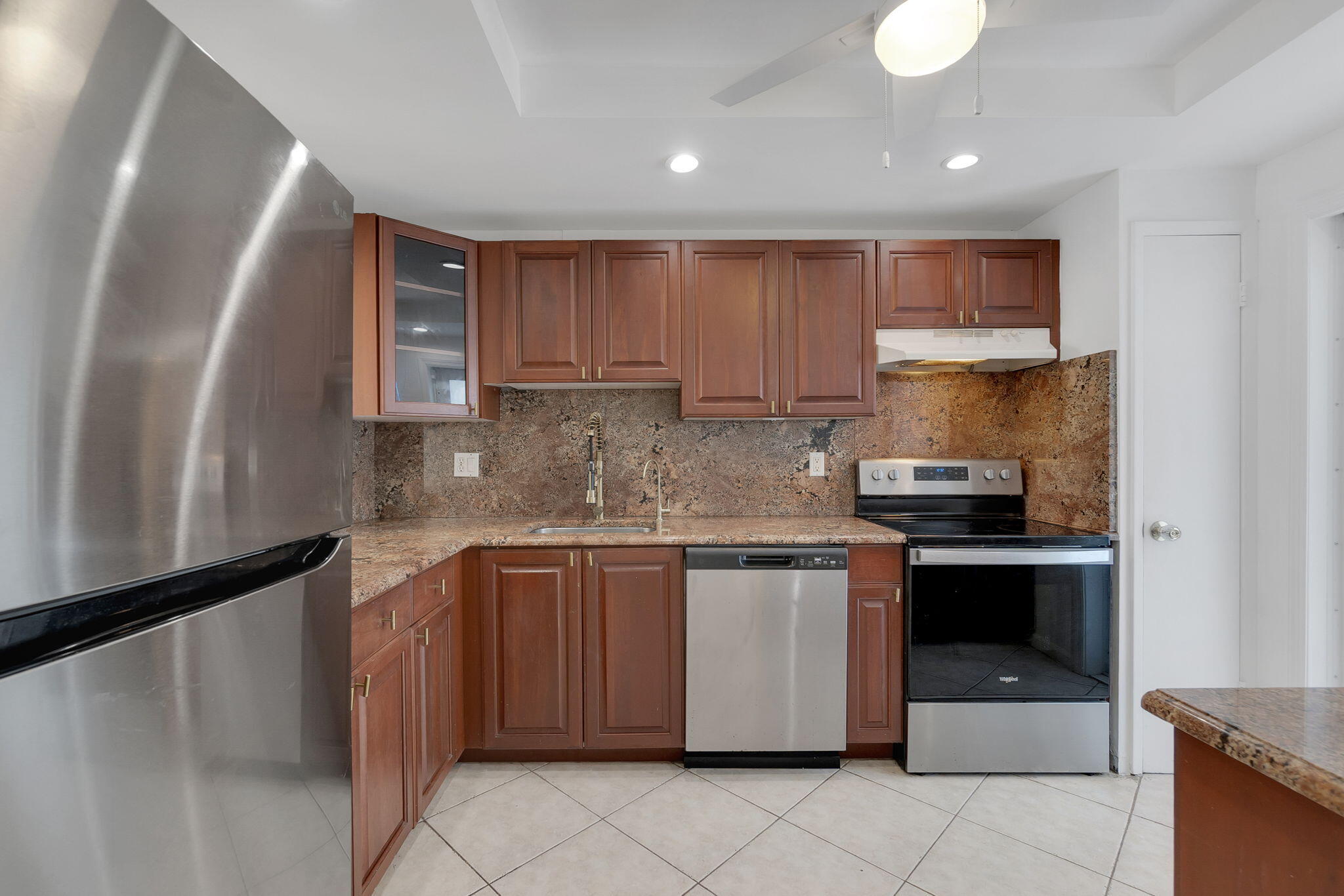 ADMIRALTY TOWERS CONDOMINIUM - Residential