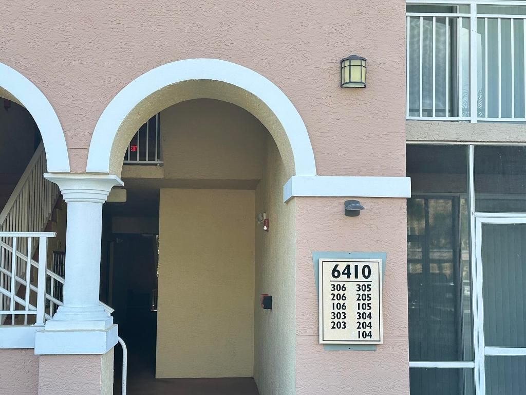 Photo of 6410 Emerald Dunes Drive #105, West Palm Beach, FL 33411 (MLS # R11150773)