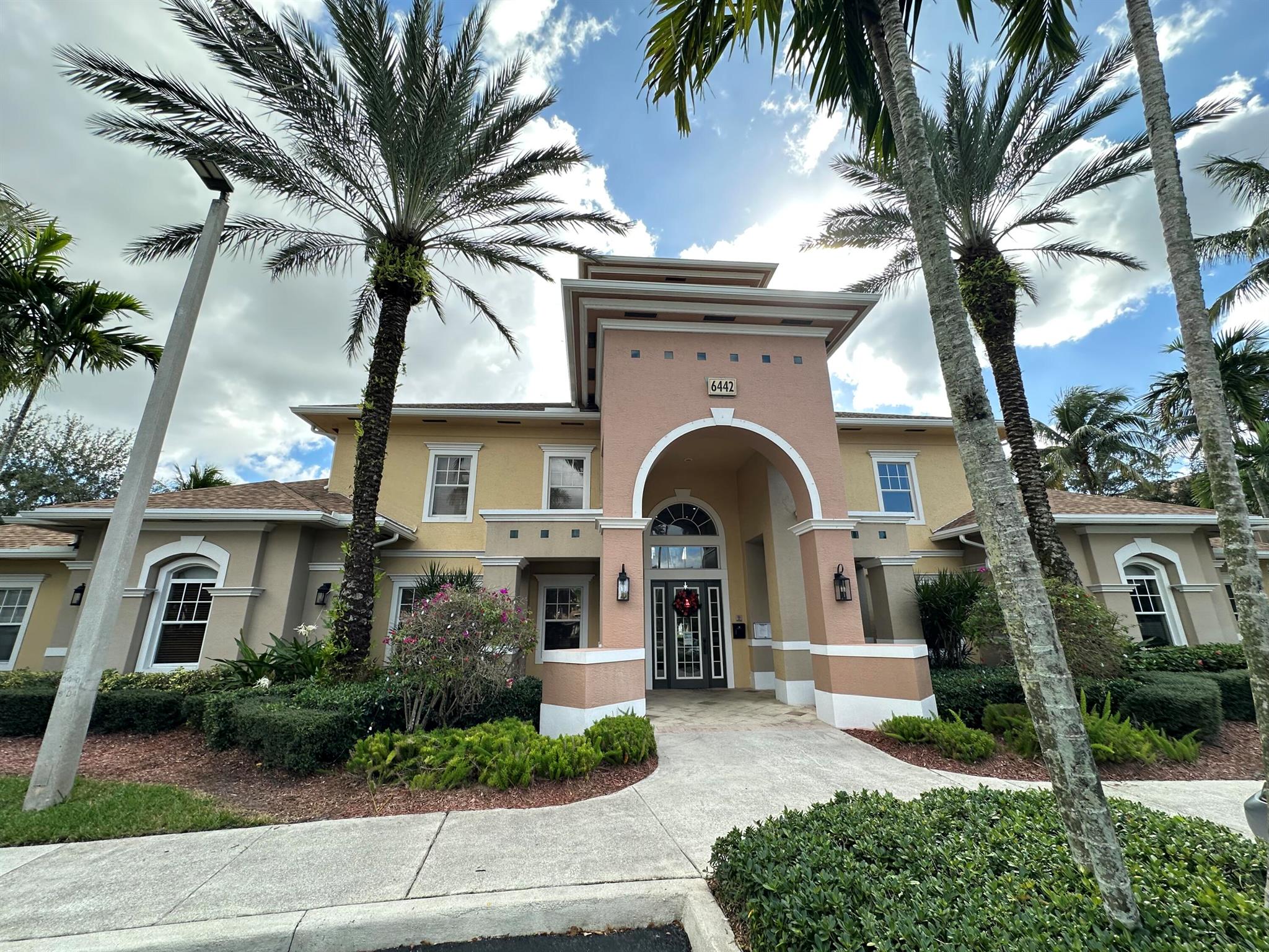 VILLAS AT EMERALD DUNES C - Residential Lease