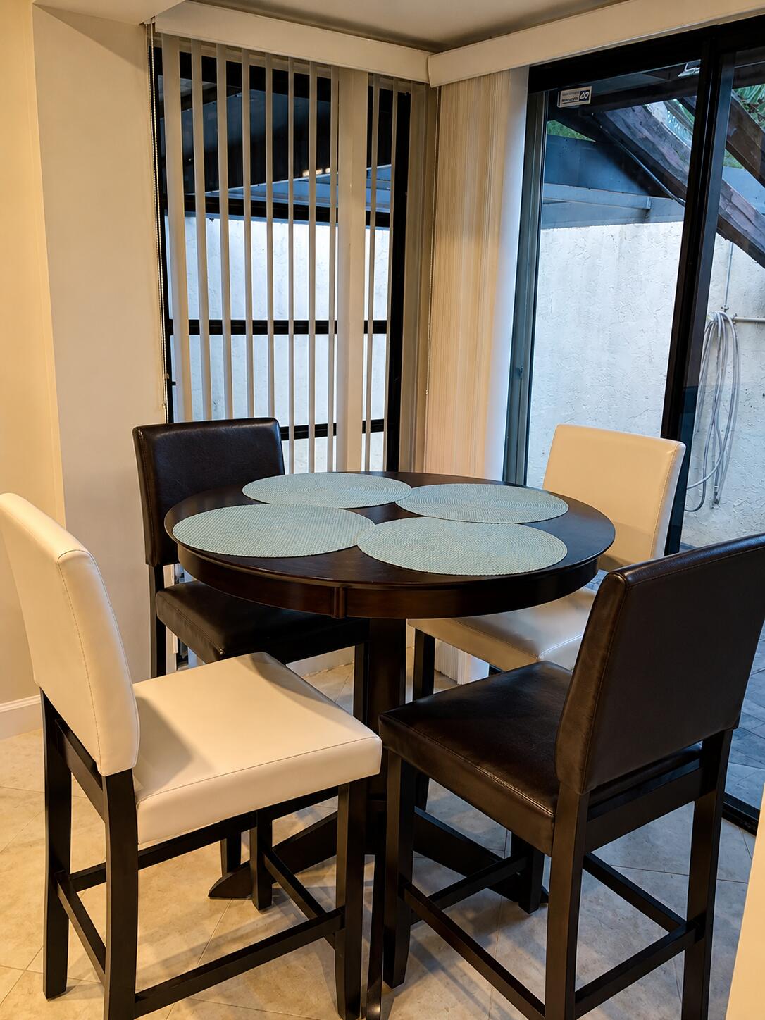 TRES VIDAS CONDO ONE - Residential Lease