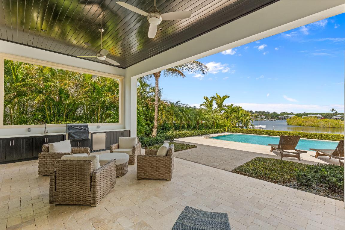 ADMIRALS COVE - Residential