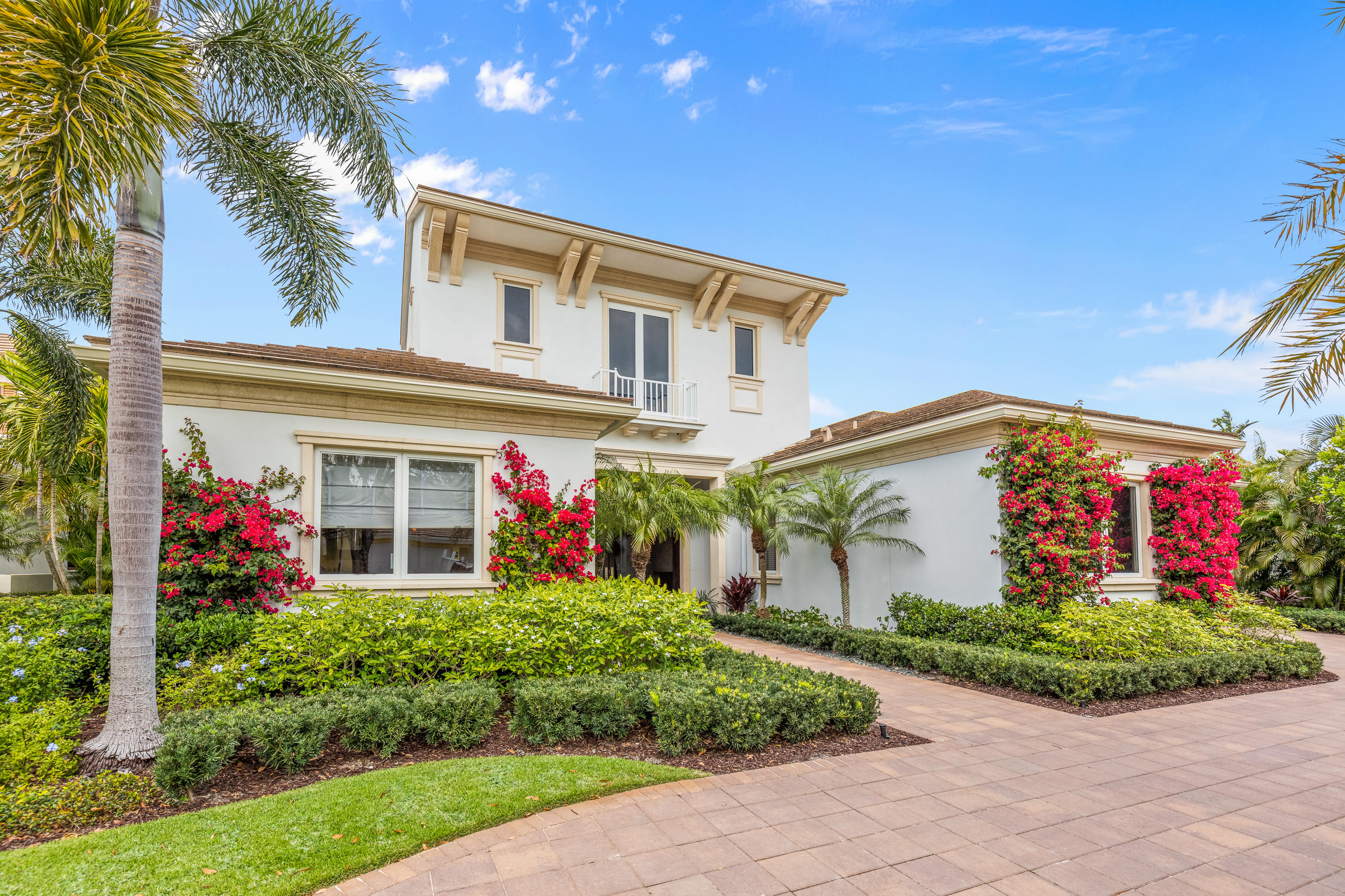 ADMIRALS COVE - Residential