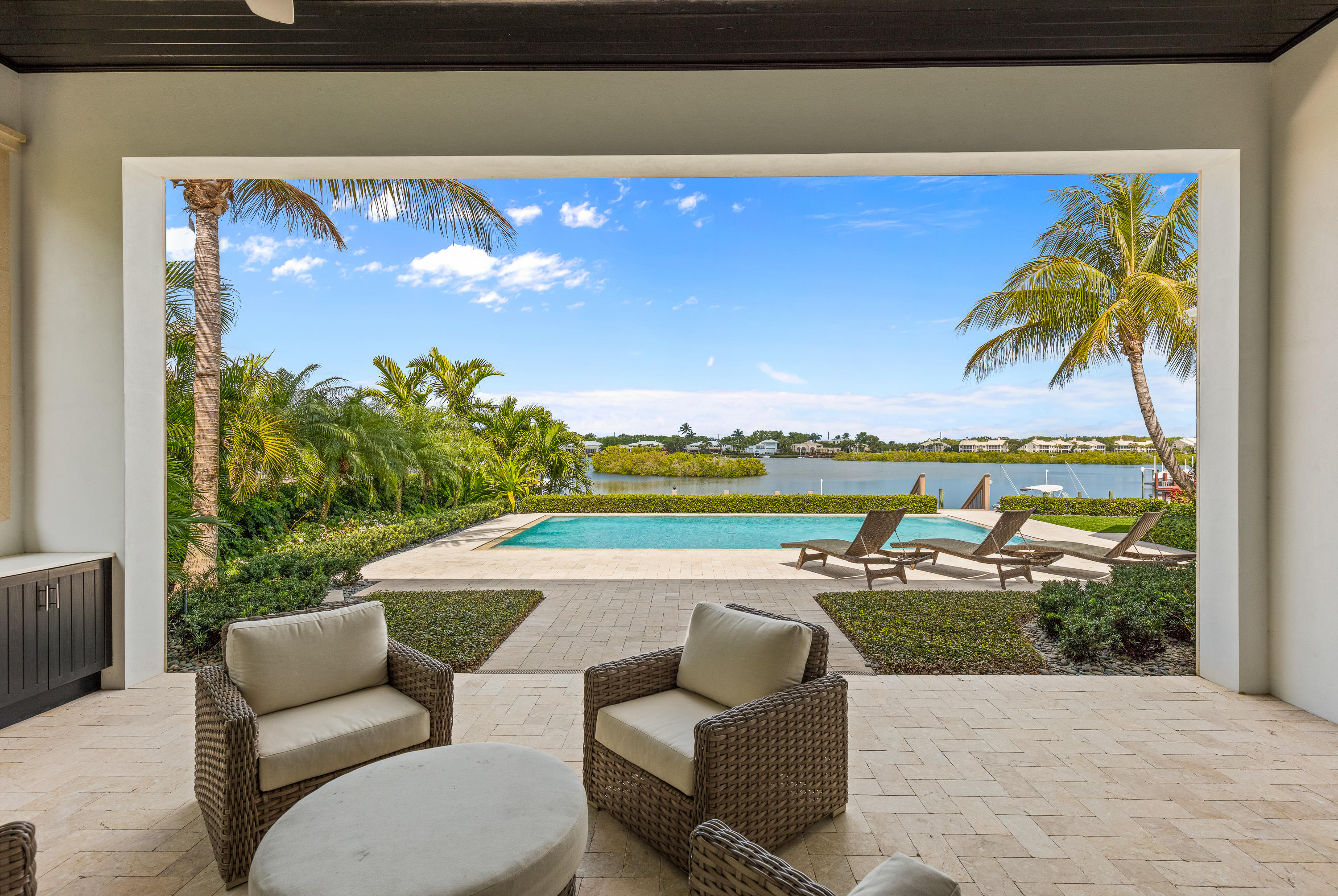 ADMIRALS COVE - Residential