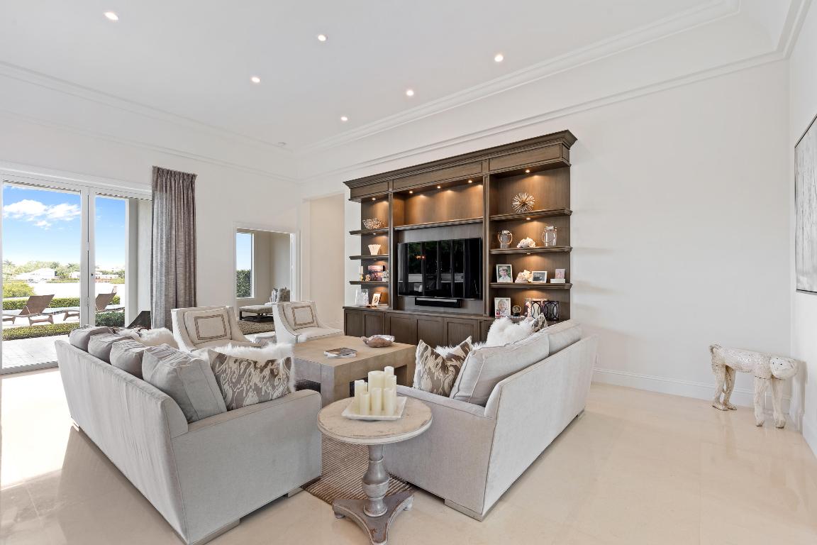 ADMIRALS COVE - Residential