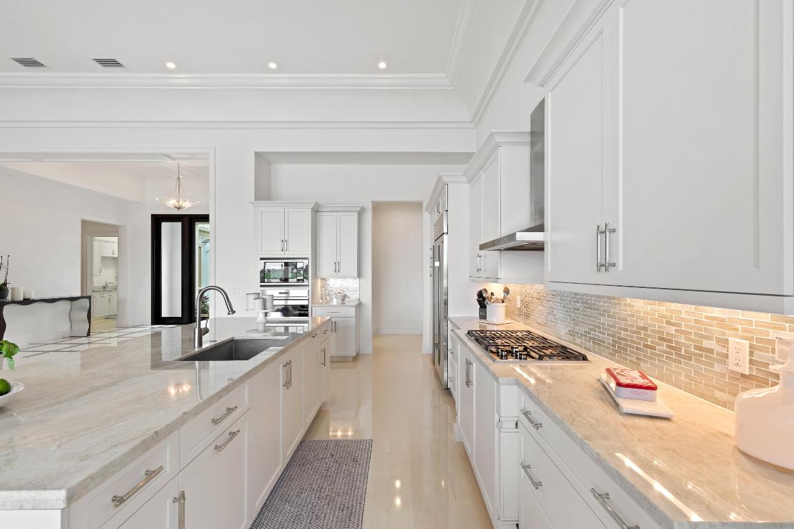 ADMIRALS COVE - Residential