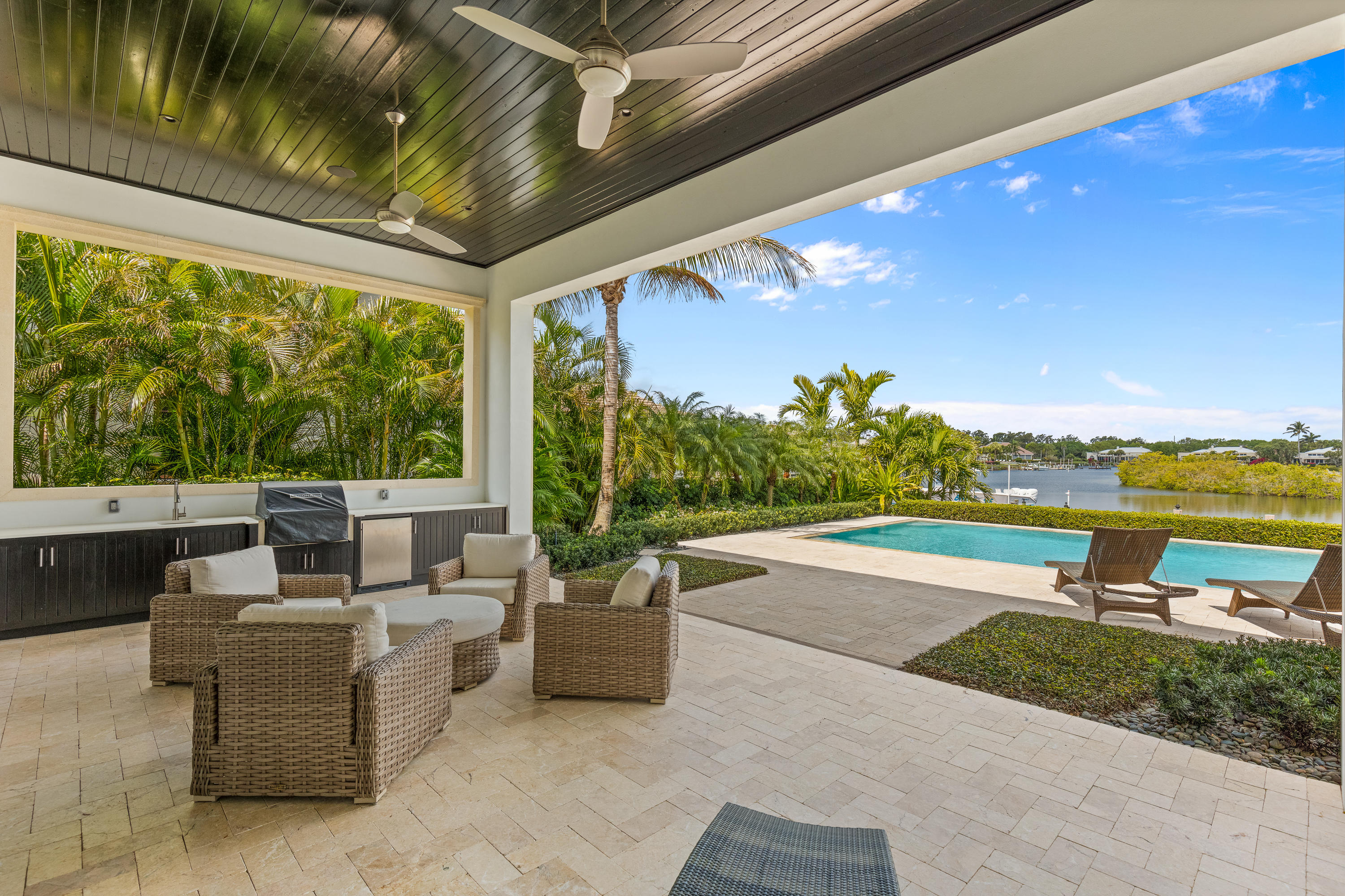 ADMIRALS COVE - Residential