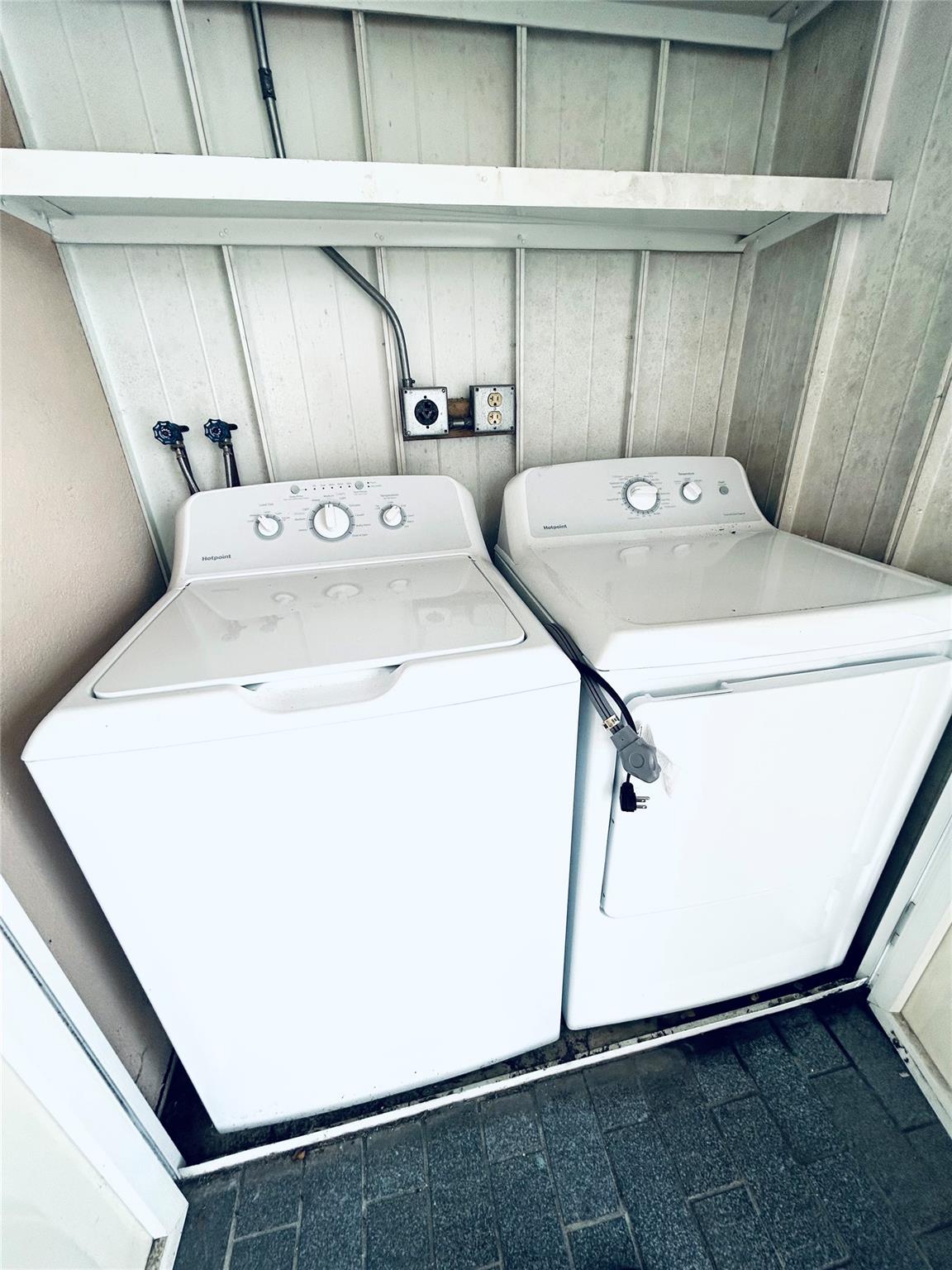 KINGS POINT - Residential