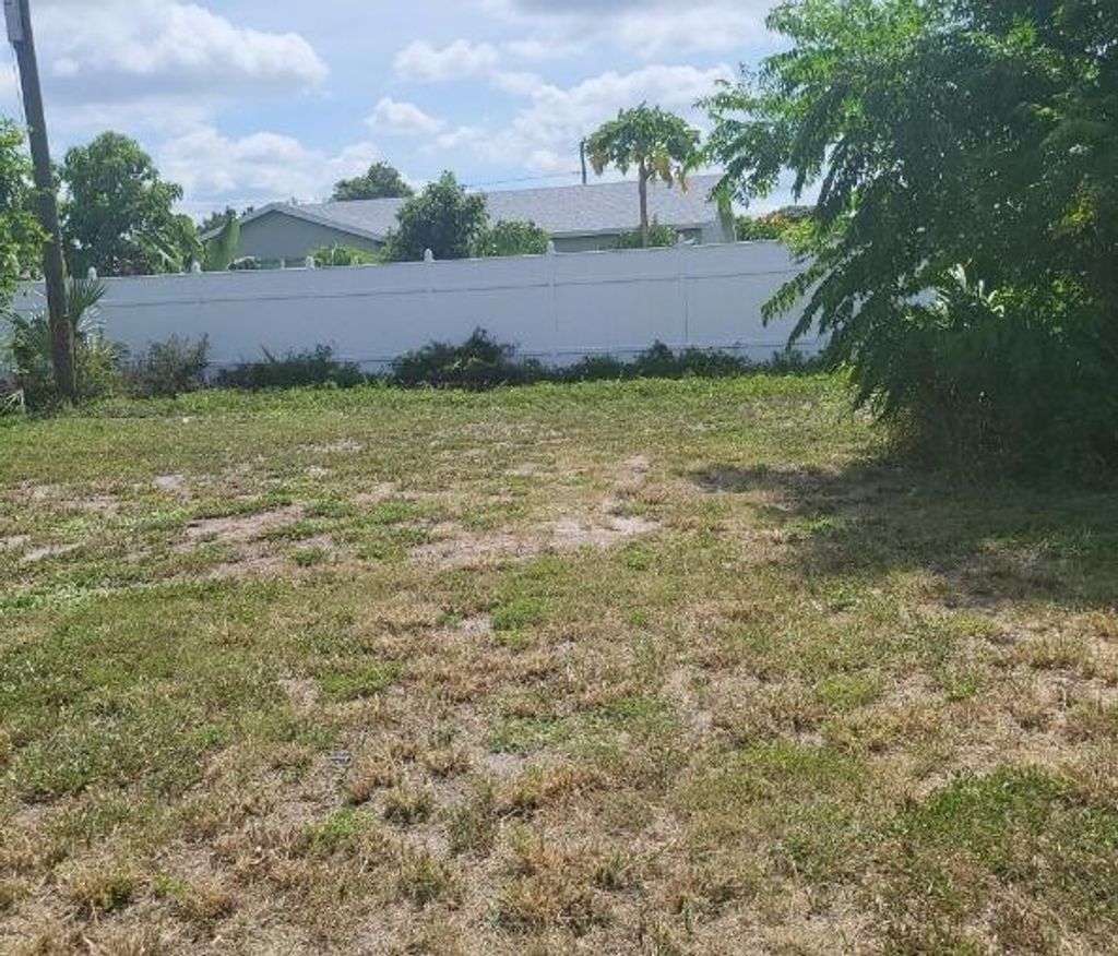 Photo of 124 SW 4th Street, Delray Beach, FL 33444 (MLS # R10966458)