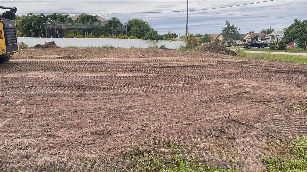 Oversized beautiful corner lot in the sought after area of Southbend. Close proximity to the newly built ocean access ramp to launch your boat. The lot has been cleared and prepped come build your dream home with pool.