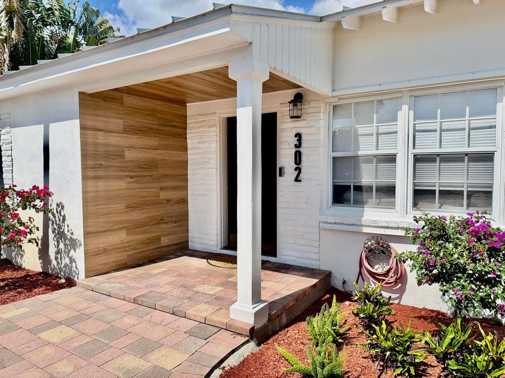 Photo of 302 NW 11th Street, Delray Beach, FL 33444 (MLS # B26021724)