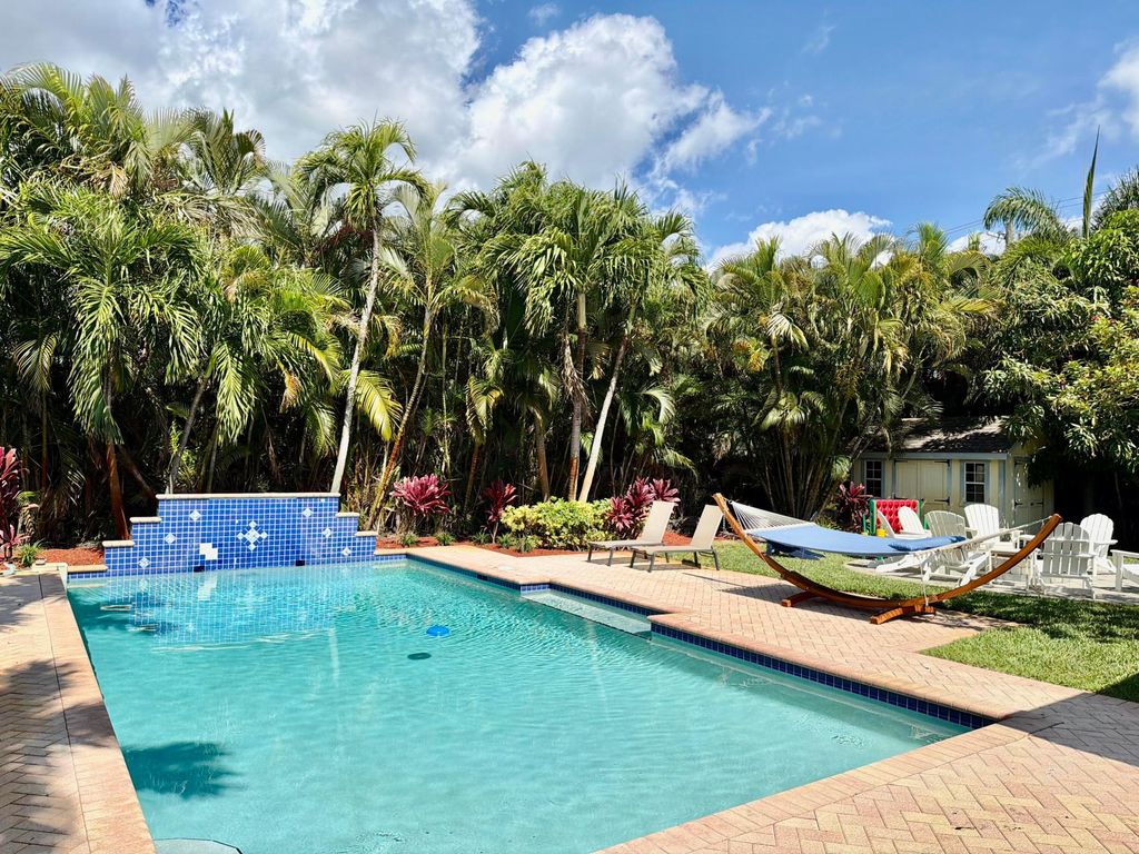 Photo of 302 NW 11th Street, Delray Beach, FL 33444 (MLS # B26021724)