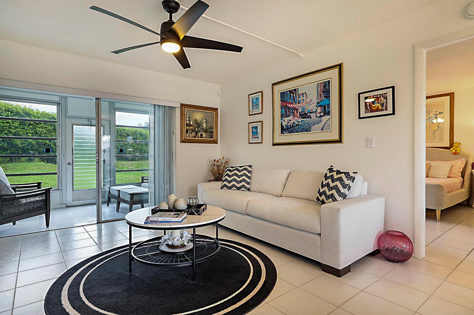 13771 Via Aurora A, Delray Beach, FL, 33484/$235,000 2 13771 Via Aurora A