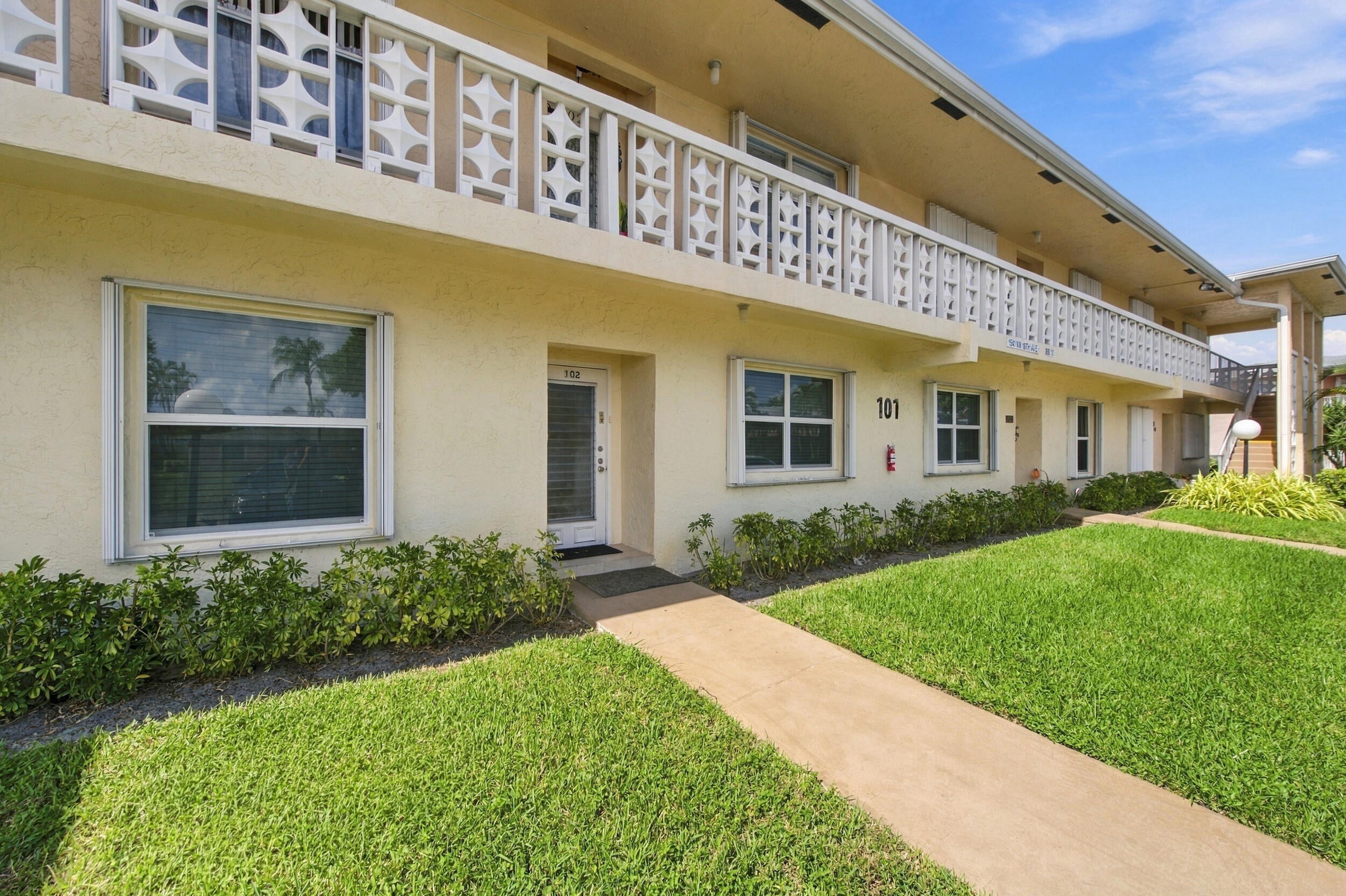 1541 NW 18TH 102